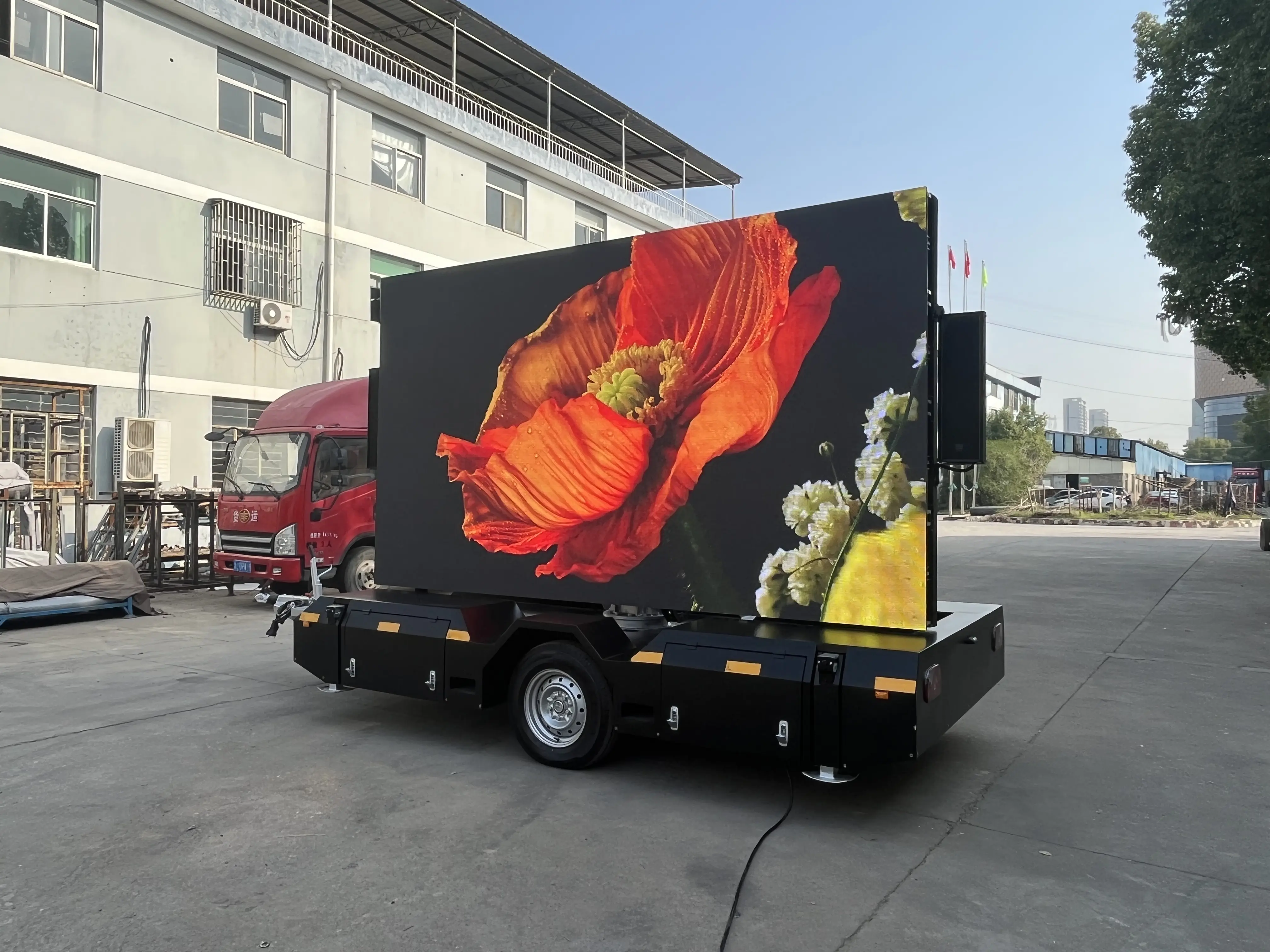 Outdoor P5 P6 Solar Powered Mobile Led TV Giant Screen Truck Trailer Digital LED Display Van Billboard Screen Outdoor Advertise