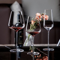Verres à vin en cristal sans plomb, géométriques et angulaires, personnalisés en gros, avec fond optique cannelé, pour dégustation