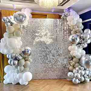 24 Pezzi Pannello Murale con Paillettes Quadrate Argento 1,2m*1,8m, Sfondo Decorativo per Foto, Parete Luccicante per Feste all'Aperto/al Chiuso - Product Image 1