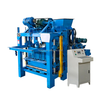 Machine semi-automatique QT 4-28 pour la fabrication de briques de ciment autobloquantes et de blocs creux, un modèle très vendu en Chine