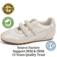 Baskets élégantes pour femmes ornées de perles, style rétro, à double velcro, chaussures plates de marche, OEM ODM, vente en gros, logo personnalisé, chaussures décontractées