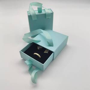 Caja Azul Perla de Alta Calidad |   Estuche Deslizante para Joyas de 8 cm |   Fabricante Sostenible - Product Image 3