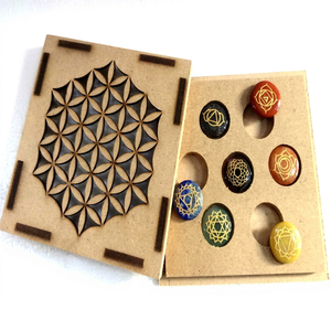 Ensemble de pierres de guérison Reiki en agate naturelle 7 chakras, sculptées, avec symbole Reiki, emballées dans une boîte en bois - Product Image 1