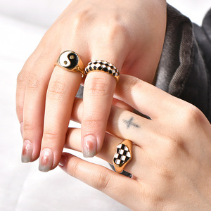 Bague en forme de damier avec un grand cœur en acier inoxydable Bague chevalière <span class=keywords><strong>Tai</strong></span> Chi Yin Ying Yang Bijoux de mode pour femmes <span class=keywords><strong>Moi</strong></span> - Product Image 1