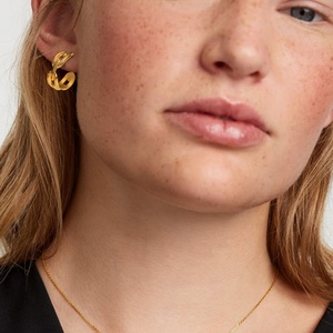 Pendientes de Aro Grandes y Elegantes de Acero Inoxidable con Baño de Oro de 18K para Mujer - Product Image 6