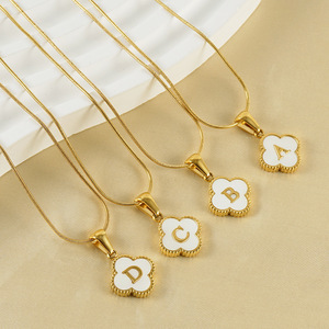 18k oro placcato in acciaio inox gioielli moda a a a Z alfabeto <span class=keywords><strong>lettera</strong></span> iniziale madreperla trifoglio collana pendente per donna - Product Image 6