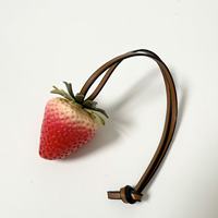 Nouveau sac de fraise breloque argent plaqué mignon téléphone lanière porte-clés accessoire sac pendentif