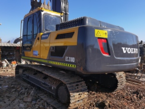 Excavatrice sur chenilles Volvo EC210 d'occasion, 21 tonnes, système hydraulique d'origine, en stock - Product Image 6