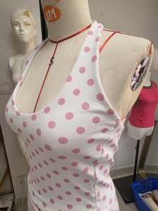 Conjunto <span class=keywords><strong>de</strong></span> Dos Piezas <span class=keywords><strong>de</strong></span> Top Halter con Estampado <span class=keywords><strong>de</strong></span> Lunares y Pantalones Capri en Algodón y Elastano <span class=keywords><strong>para</strong></span> Uso <span class=keywords><strong>Casual</strong></span> <span class=keywords><strong>de</strong></span> Verano con Logotipo Personalizado - Product Image 6