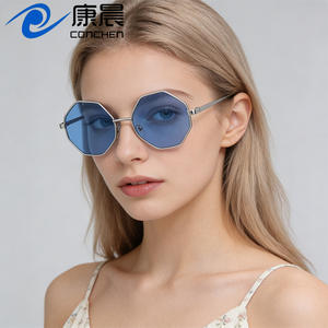 Lunettes de soleil polygonales à monture métallique tendance, verres PC UV400, couleurs bonbon unisexes pour la protection solaire et les tenues de voyage - Product Image 3