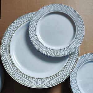 Platos de Plástico Dorados Resistentes Desechables con 25 Platos Principales de 10.25 Pulgadas y 25 Platos de Postre de 7.5 Pulgadas para Fiestas y Días Festivos - Product Image 6