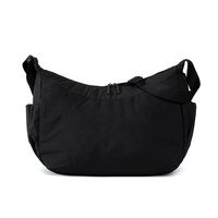 Tas Selempang Bahu Nylon Kapasitas Besar, Berlapis Padded, Ritsleting, Tali Tunggal, dengan Kantong Elastis di Samping