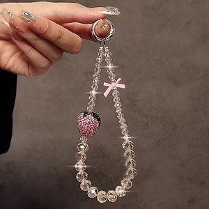 Chaîne de téléphone de luxe rose scintillante avec pendentif nœud fraise en cristal pour <span class=keywords><strong>iPhone</strong></span>, sangle de <span class=keywords><strong>bijoux</strong></span>, cadeau pour fille, décoration suspendue, cordon porte-clés - Product Image 1