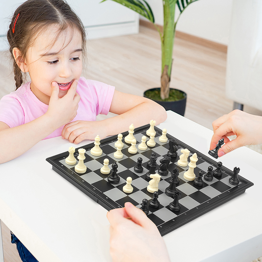 2023 Современная черно-белая пластиковая магнитная шахматная игра 3 в 1 для взрослых и детей