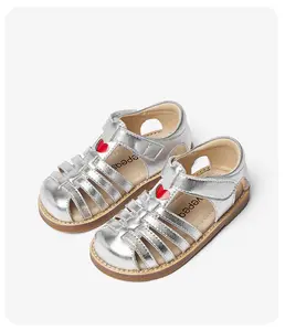 Großhandel Sommer neue Prinzessin Shinny Leder-Schuhe niedliche lässige Kleinkinder-Herz-Sandalen für Kinder Mädchen 1 bis 5 Jahre alt