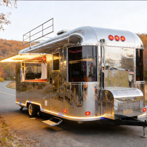 รถเข็นอาหารริมทางไทยพร้อมป๊ะต๊ายและข้าวเหนียวมะม่วง รสชาติแบบก๊วยเฮ่สไตล์กรุงเทพ สำหรับนักกินที่ชอบความแปลกใหม่ - Product Image 1