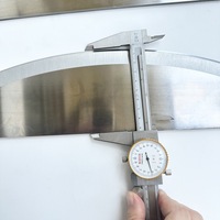 Cuchilla Curva de Media Luna de Acero Inoxidable para Corte Industrial de Alimentos en Banda Transportadora, con Orificios Personalizados para Cortar Vegetales