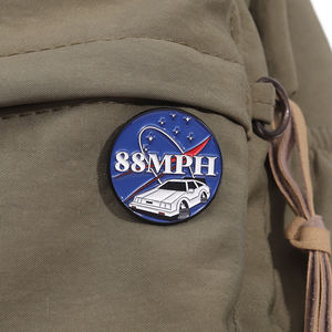 Брошь в виде мультяшного спортивного автомобиля - Product Image 3