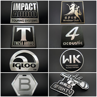 Plaques métalliques vierges en aluminium brossé argenté avec motif CD, personnalisables avec logo estampé, fournies par l'usine, pour plaques nominatives de haut-parleurs en métal tendance