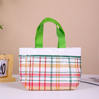 Mini sacs fourre-tout en PP tissé à carreaux, sacs promotionnels personnalisés avec logo pour le commerce de détail et les cadeaux d'entreprise