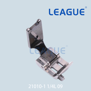 21010-1 1/4L Pie <span class=keywords><strong>prensatelas</strong></span> <span class=keywords><strong>de</strong></span> repuesto para máquinas <span class=keywords><strong>de</strong></span> coser <span class=keywords><strong>de</strong></span> doble aguja, para la aplicación <span class=keywords><strong>de</strong></span> cinta <span class=keywords><strong>de</strong></span> sujetador en varios tipos <span class=keywords><strong>de</strong></span> máquinas - Product Image 2