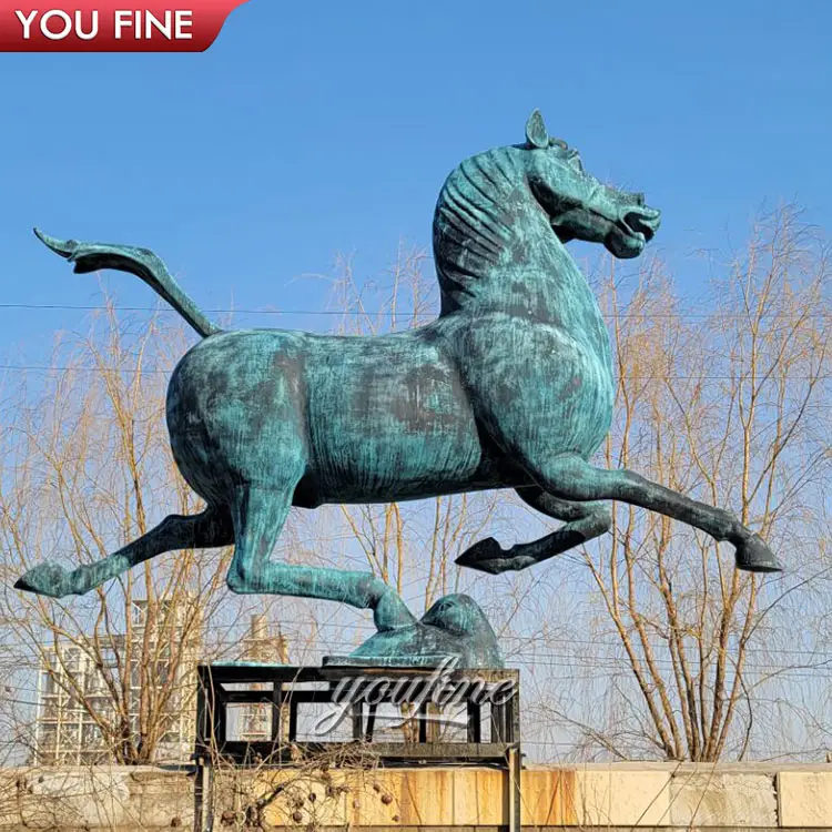 גדול מפורסם ברונזה סוס דריכה על מעופף סנונית פיסול