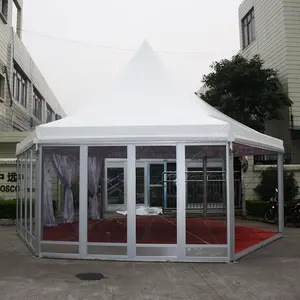 Tenda hexagonal pagode, com piso em madeira e parede de vidro