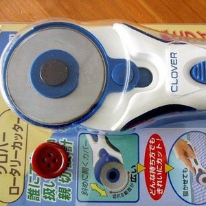 เครื่องตัดผ้าแบบโรตารี่ Clover ใบมีด 45 มม. อุปกรณ์เย็บผ้าที่ทนทานสำหรับการตัดผ้าควิลท์ - Product Image 2