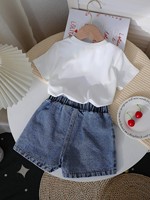 Nouvelle Collection : Ensemble Décontracté Deux Pièces pour Filles – Haut Tricoté Imprimé et Jean Brodé Perlé avec Motifs Nœuds