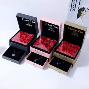 Caja de Joyería Personalizada con Nueve Rosas Artificiales, Estuche para Anillos, Regalo de Joyería para San Valentín, Regalo Premium para Cumpleaños - Product Image 3