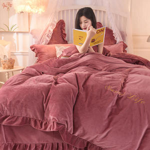 Lot <span class=keywords><strong>de</strong></span> 4 housses <span class=keywords><strong>de</strong></span> <span class=keywords><strong>couette</strong></span> en velours cristal chaud <span class=keywords><strong>et</strong></span> doux, ensembles <span class=keywords><strong>de</strong></span> literie polaire d'hiver avec jupe <span class=keywords><strong>de</strong></span> lit à volants <span class=keywords><strong>et</strong></span> taies d'oreiller pour la vente en gros - Product Image 5