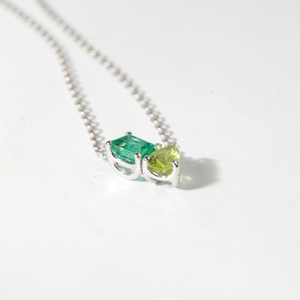Collier Classique en Or avec Émeraude et Péridot, Design Minimaliste Superposé, Bijou Fin et Élégant, Cadeau Pierre de Naissance pour Femme, Anniversaire - Product Image 3