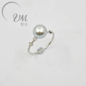 Exquisito Anillo Clásico de Oro de 18K con Perla Akoya y Diamantes con Perla de 7.5mm - Product Image 1