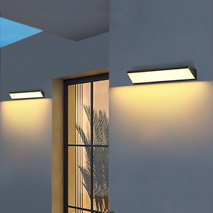 Lampe murale solaire extérieure étanche en acier inoxydable, longue bande lumineuse pour jardin, patio, portail - Product Image 1