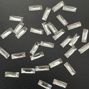 Strass Swarovski colorés et brillants 2555 Cosmic rectangulaires, utilisés pour les projets de nail art ludiques avec une esthétique tendance - Product Image 2