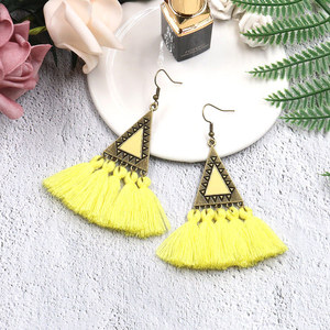 Boucles d'oreilles pendantes bohèmes pour femmes, en alliage plaqué bronze antique, avec franges colorées, idéales pour les soirées et la mode - Product Image 4