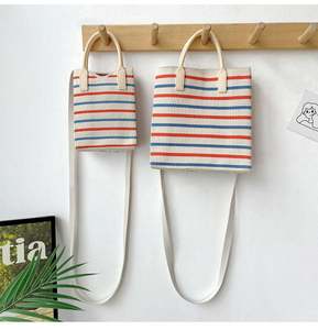 Borsa da viaggio con borsetta a tracolla firmata uncinetto - Product Image 6