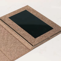 Carte de voeux vidéo de mariage promotionnelle OEM de 10 pouces Brochure vidéo à écran LCD gris Carte d'invitation à écran LCD numérique