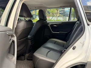 Offre Spéciale – Toyota <span class=keywords><strong>RAV4</strong></span> 2.0L CVT FWD Fashion PLUS Edition 2020 d'occasion, 5 portes, 5 places, SUV familial essence confortable pour les trajets urbains - Product Image 5