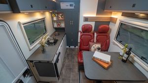 Changan Rv Camper Home Trailer, <span class=keywords><strong>camping</strong></span>-<span class=keywords><strong>car</strong></span> d'occasion haute performance, <span class=keywords><strong>camping</strong></span>-<span class=keywords><strong>car</strong></span> <span class=keywords><strong>chinois</strong></span>, blanc, 6 places, transmission intégrale/4 roues motrices, aluminium, essence, 140 km/h - Product Image 4