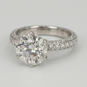 Anillo de platino con diamantes elegantes, con engaste de platino de lujo y detalles de piedras brillantes para mujer, joyería de regalo para uso en bodas. - Product Image 2