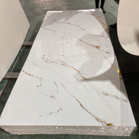Feuille de PVC à surface lisse, feuille décorative en PVC marbré pour panneau mural, utilisation intérieure