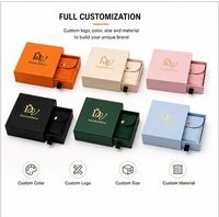 Boîte d'emballage de bijoux de luxe imperméable, style tiroir personnalisé, pochette en velours gaufré, insert en éponge, boîte cadeau en carton rigide