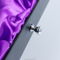 Boîte de rangement avec tiroir Crown Win au design personnalisé élégant boîte-cadeau à tiroir coulissant carré avec poignée de bijoux en satin violet laminé