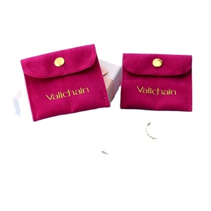 Pochette à bijoux en velours avec bouton logo doré, accessoires pour l'emballage de bagues et boucles d'oreilles - Product Image 4
