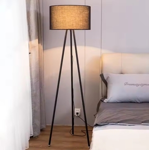 Design moderno decorazione in piedi <span class=keywords><strong>luce</strong></span> tessuto di lino treppiede in metallo lampada da terra per Hotel camera da letto - Product Image 2
