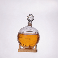 Carafe à whisky personnalisée en forme de ballon de basket avec base en bois, 40 oz, bouteille à liqueur en cristal sans plomb, cadeau pour les fans de basket-ball