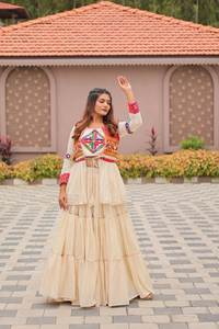 Lehenga Choli spécial Navratri avec travail Gamthi et dentelle miroir, avec dentelle Sikka, réversible, décontracté, toutes saisons - Product Image 5