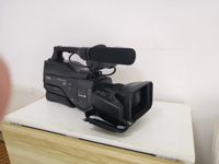 Caméscopes professionnels portables Full HD Sony HXR-MC1500C avec zoom optique 12x