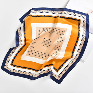 <span class=keywords><strong>Foulard</strong></span> carré 55 cm en <span class=keywords><strong>soie</strong></span> de mûrier <span class=keywords><strong>100</strong></span> %, imprimé floral, technique numérique, accessoire de luxe en <span class=keywords><strong>soie</strong></span> pour <span class=keywords><strong>femme</strong></span>, idéal pour mariage et fête - Product Image 5